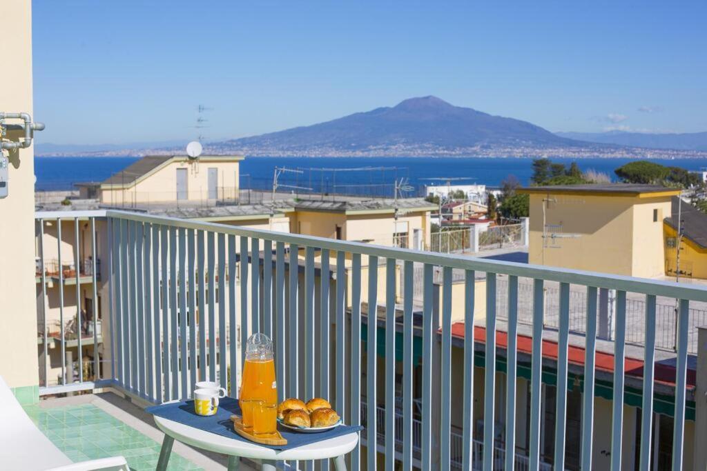 Super Attico Vista Mare Con Piscina Apartment Sorrento Exterior photo