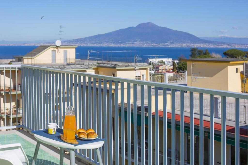 Super Attico Vista Mare Con Piscina Apartment Sorrento Exterior photo